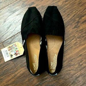 TOMS classic slip on canvas shoe. Black. Size 11. New with tags.